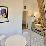 Wohlfuehl-insel In Der Altstadt Mit Wlan, Balkon, Voll Ausgestatteter Kueche & Supermarkt Fusslaeufig In Nur 3 Min شقة