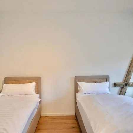 Wohlfuehl-insel In Der Altstadt Mit Wlan, Balkon, Voll Ausgestatteter Kueche & Supermarkt Fusslaeufig In Nur 3 Min