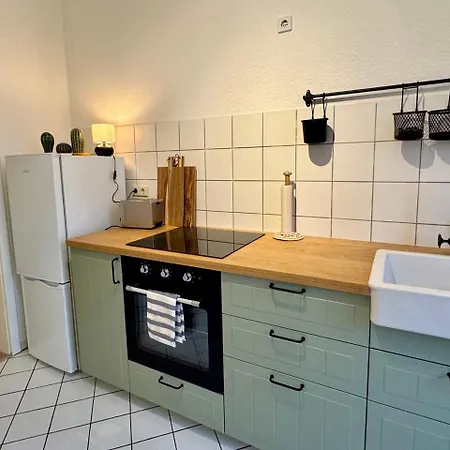 Wohlfuehl-insel In Der Altstadt Mit Wlan, Balkon, Voll Ausgestatteter Kueche & Supermarkt Fusslaeufig In Nur 3 Min * Zeitz