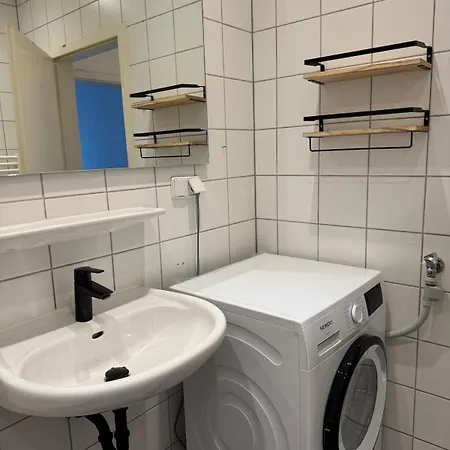 Wohlfuehl-insel In Der Altstadt Mit Wlan, Balkon, Voll Ausgestatteter Kueche & Supermarkt Fusslaeufig In Nur 3 Min Lägenhet *