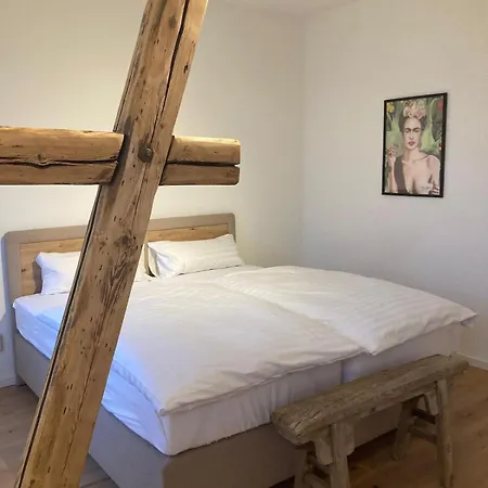 Wohlfuehl-insel In Der Altstadt Mit Wlan, Balkon, Voll Ausgestatteter Kueche & Supermarkt Fusslaeufig In Nur 3 Min