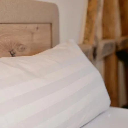 Wohlfuehl-insel In Der Altstadt Mit Wlan, Balkon, Voll Ausgestatteter Kueche & Supermarkt Fusslaeufig In Nur 3 Min