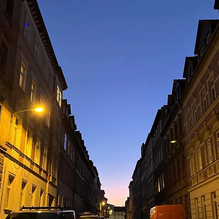 Wohlfuehl-insel In Der Altstadt Mit Wlan, Balkon, Voll Ausgestatteter Kueche & Supermarkt Fusslaeufig In Nur 3 Min * Zeitz