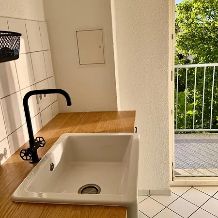 Wohlfuehl-insel In Der Altstadt Mit Wlan, Balkon, Voll Ausgestatteter Kueche & Supermarkt Fusslaeufig In Nur 3 Min زيتز