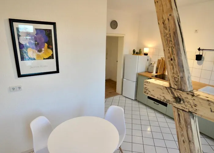 Wohlfuehl-insel In Der Altstadt Mit Wlan, Balkon, Voll Ausgestatteter Kueche & Supermarkt Fusslaeufig In Nur 3 Min Апартаменты