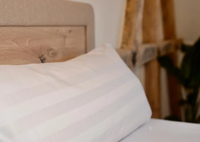 Wohlfuehl-insel In Der Altstadt Mit Wlan, Balkon, Voll Ausgestatteter Kueche & Supermarkt Fusslaeufig In Nur 3 Min